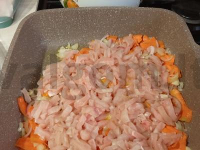 Nudrožinė su vištienos krūtinėle ir daržovėmis padaže Žingsnis 3