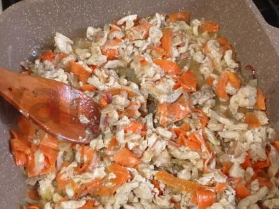 Nudrožinė su vištienos krūtinėle ir daržovėmis padaže Žingsnis 4