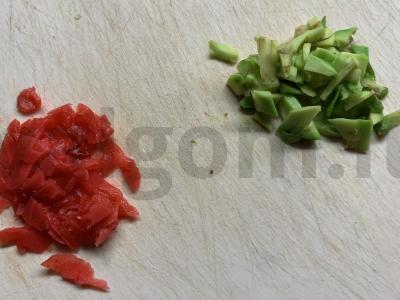 Užkandis ant krekerių su pomidorais Žingsnis 1