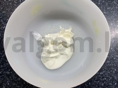 Užkandis ant krekerių su pomidorais Žingsnis 2