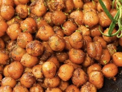 Keptas avinžirnis su prieskoniais pagrindine nuotrauka