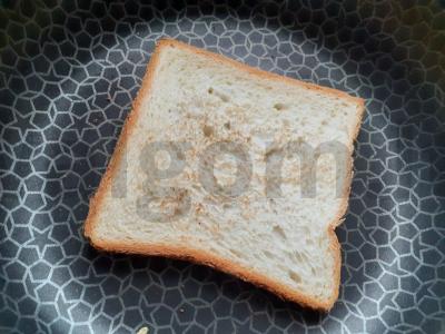 Klubo sumuštinis su sūriu, rūkytomis dešromis ir grietinės-muštynių padažu Žingsnis 2