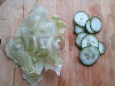 Klubo sumuštinis su sūriu, rūkytomis dešromis ir grietinės-muštynių padažu Žingsnis 3