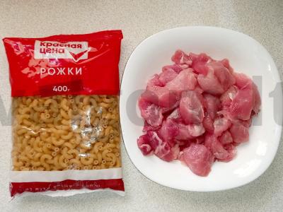 Makaronai su kiauliena, paruošti kaip plovas Žingsnis 1