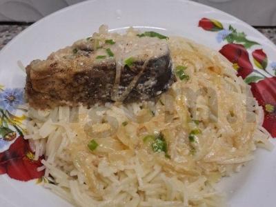 Kepta žuvis grietinėje pagrindine nuotrauka