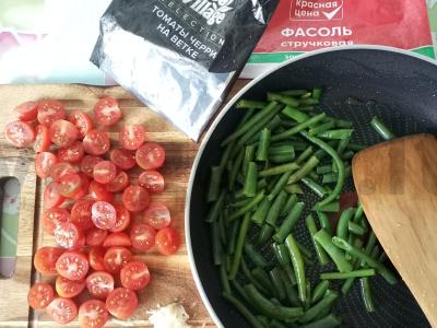 Salotas su žaliąja pupelių ir vyšniniais pomidorais Žingsnis 2