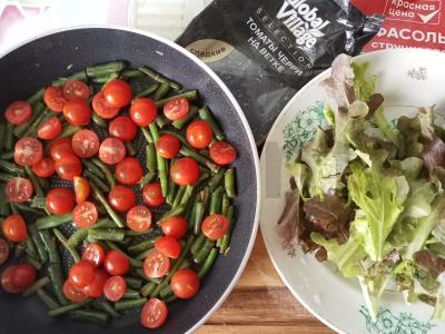 Salotas su žaliąja pupelių ir vyšniniais pomidorais Žingsnis 3