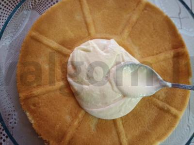 Kreminė biskvitinė su braškių džemu Žingsnis 2