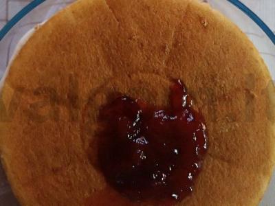 Kreminė biskvitinė su braškių džemu Žingsnis 3