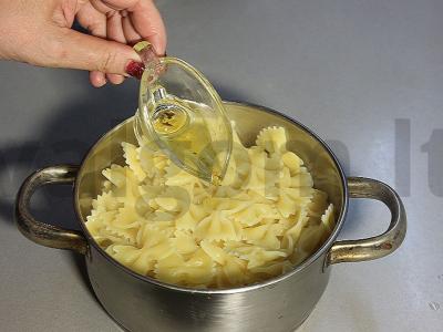 Farfalle su jūros gėrybėmis ir špinatais grietinėlės padaže su parmezanu Žingsnis 8
