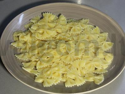Farfalle su jūros gėrybėmis ir špinatais grietinėlės padaže su parmezanu Žingsnis 9