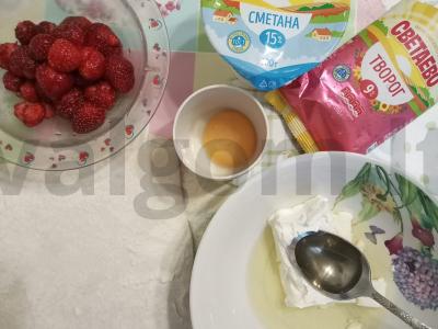 Sluoksniai su varške ir grietine su braškėmis Žingsnis 1