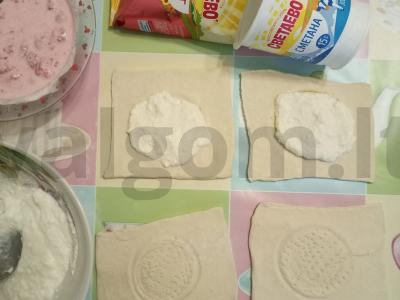 Sluoksniai su varške ir grietine su braškėmis Žingsnis 2