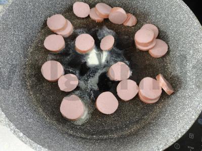 Kiaušinienė su dešrelėmis ir pomidorais Žingsnis 1