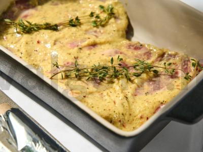 Kiaulienos steikai krienų marinate Žingsnis 4