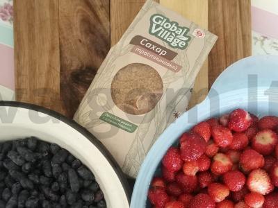 Gervuogių ir braškių džemas su cukranendrių cukrumi Žingsnis 1