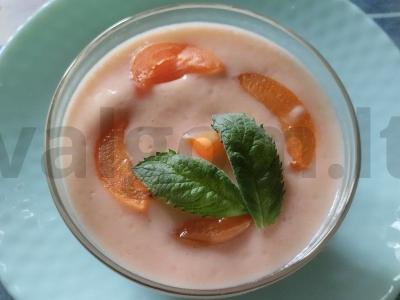 Varškės ir abrikosų desertas pagrindine nuotrauka