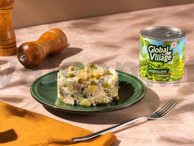 Salotas su šonine ir žirneliais pagrindine nuotrauka