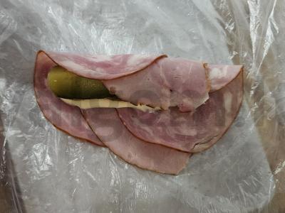 Mėsos ritinys su marinuotu agurku Žingsnis 4