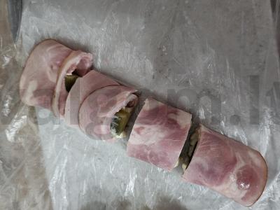 Mėsos ritinys su marinuotu agurku pagrindine nuotrauka