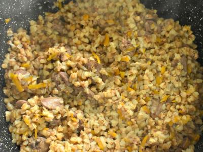 Vištienos širdelės su grikių koše keptuvėje Žingsnis 7