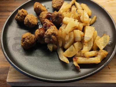 Moliūgų ir jautienos faršo kukuliai su bulvių garnyru pagrindine nuotrauka