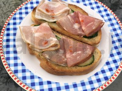 Klasikiniai sumuštiniai su česnaku pagrindine nuotrauka