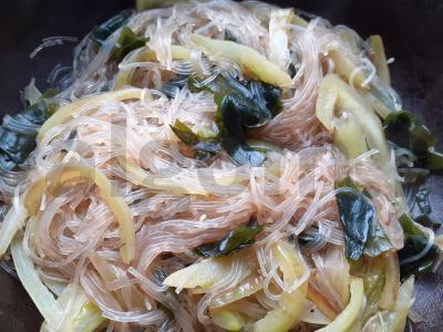 Funchosa su wakame ir saldžiaisiais pipirais Žingsnis 5