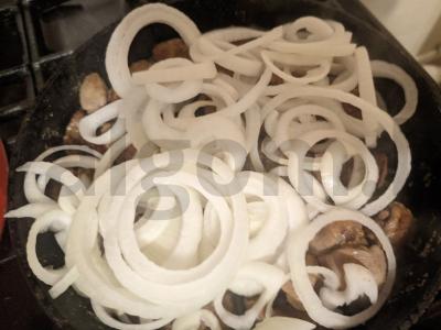 Vištienos kepenėlės, troškintos piene Žingsnis 4