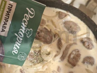 Vištienos kepenėlės, troškintos piene Žingsnis 6