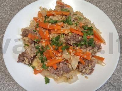 Plovas su jautiena ir bulguru pagrindine nuotrauka