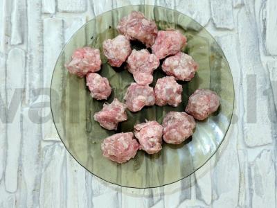 Skani sriuba su meatballs ir vermišeliu Žingsnis 1