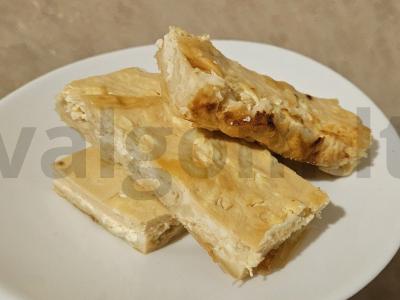 Filo tešlos banica su mocarela pagrindine nuotrauka