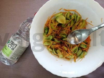 Korėjietiška salotos su žaliais pomidorais ir morkomis Žingsnis 5