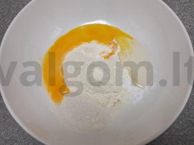 Smėlinis pyragas su slyvų uogiene Žingsnis 1