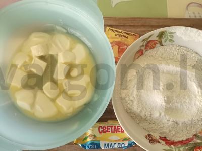 Namų varškės pyragėliai su razinomis Žingsnis 1