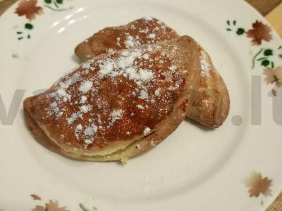 Namų varškės pyragėliai su razinomis pagrindine nuotrauka