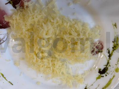 Įdaryti kiaušiniai su sūriu ir marinuotais agurkais Žingsnis 1