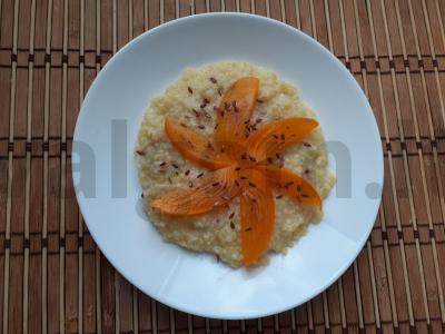 Pšenių košė su persimonais ir linų sėmenimis pagrindine nuotrauka