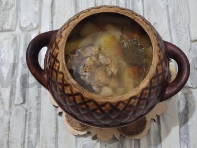 Kvapnus kiaulienos troškinys puoduose pagrindine nuotrauka