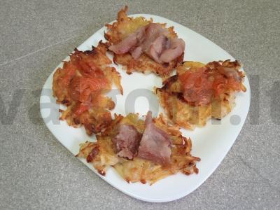 Bulviniai blynai su svogūnais, sūriu ir sūdyta žuvimi Žingsnis 11