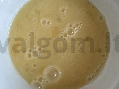 Karštas sumuštinis su kiaušiniais ir sūriu Žingsnis 1