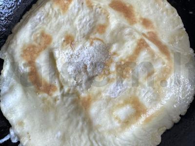 Karštas sumuštinis su kiaušiniais ir sūriu Žingsnis 4