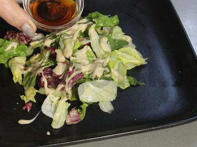 Šiltas salotas su kuskusu, agurku ir gaudos sūriu Žingsnis 7