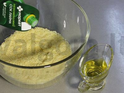 Šiltas salotas su kuskusu, agurku ir gaudos sūriu Žingsnis 9