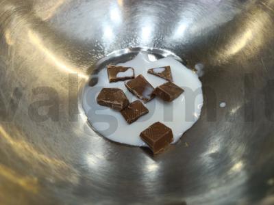 Sūdyti žemės riešutai šokolade Žingsnis 1