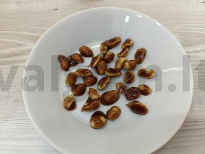 Sūdyti žemės riešutai šokolade Žingsnis 4