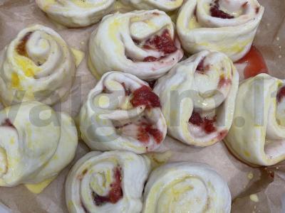 Minkštųjų varškės sraigės su braškėmis Žingsnis 10