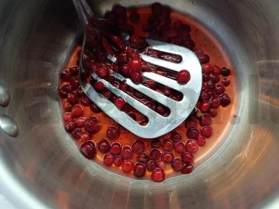 Brusnicų morsas su cukrumi Žingsnis 1