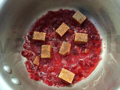 Brusnicų morsas su cukrumi Žingsnis 2